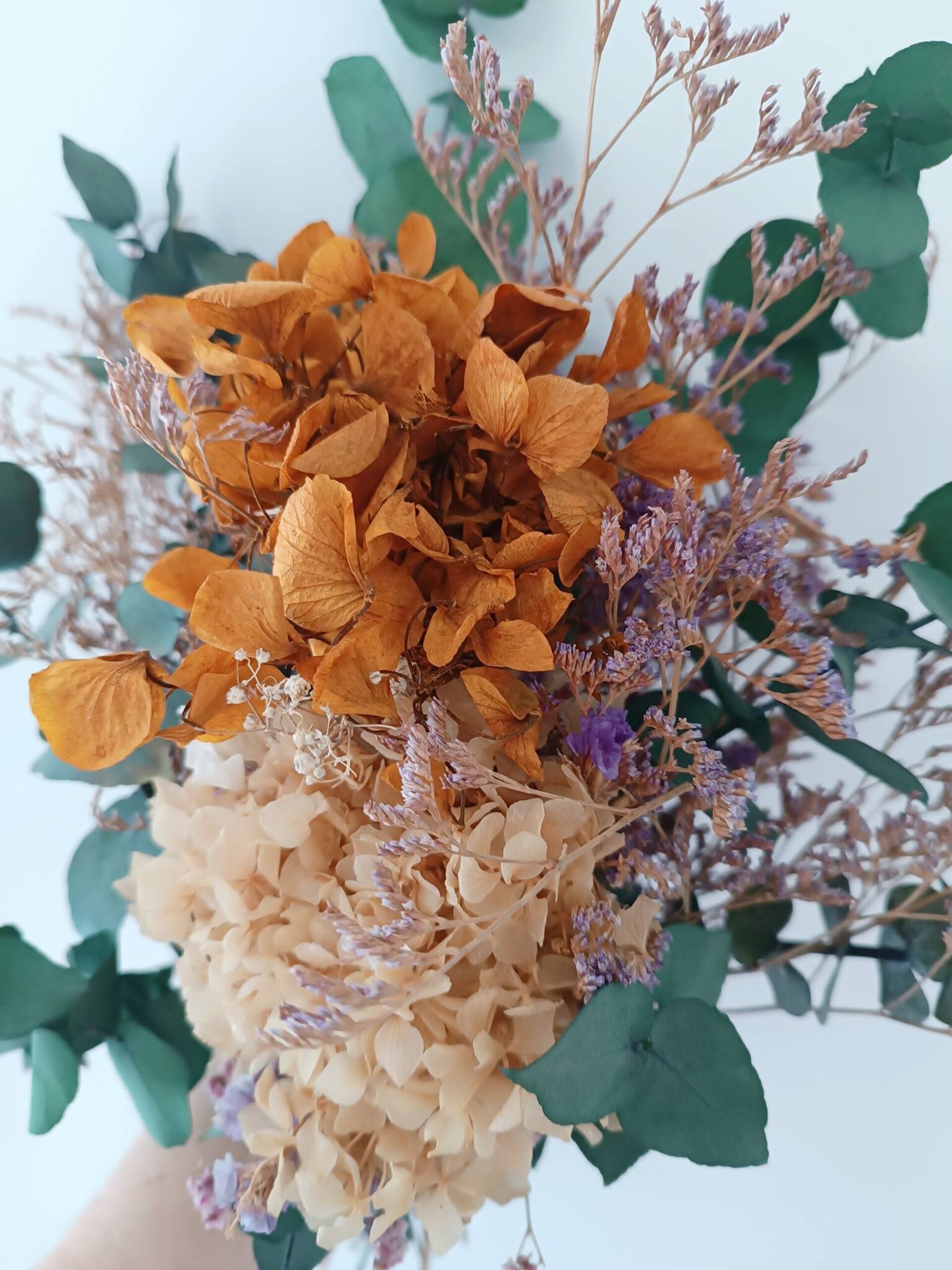 Ramo de flores preservadas naranja y crema - 4