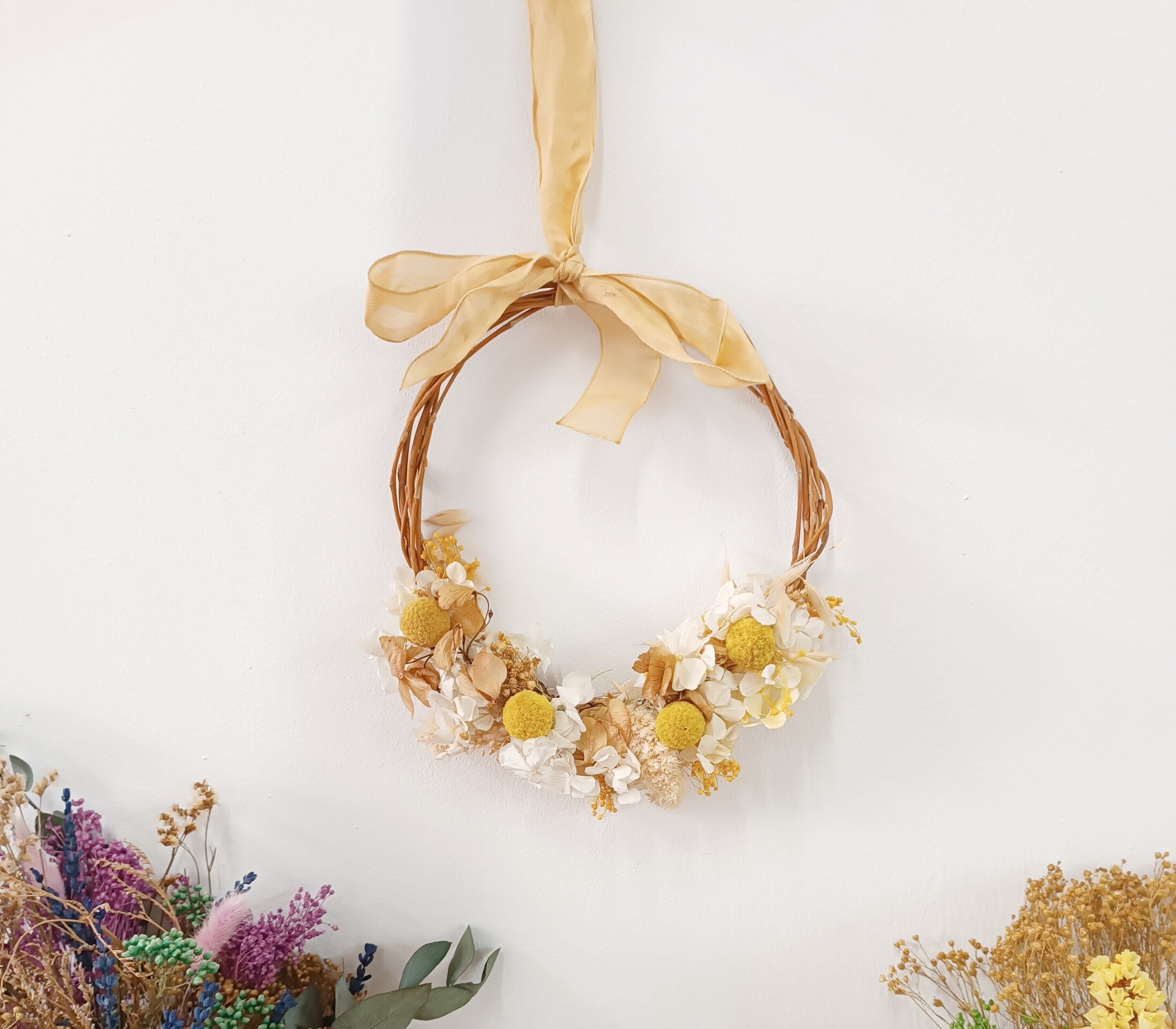 Corona de flores preservadas amarilla - 2