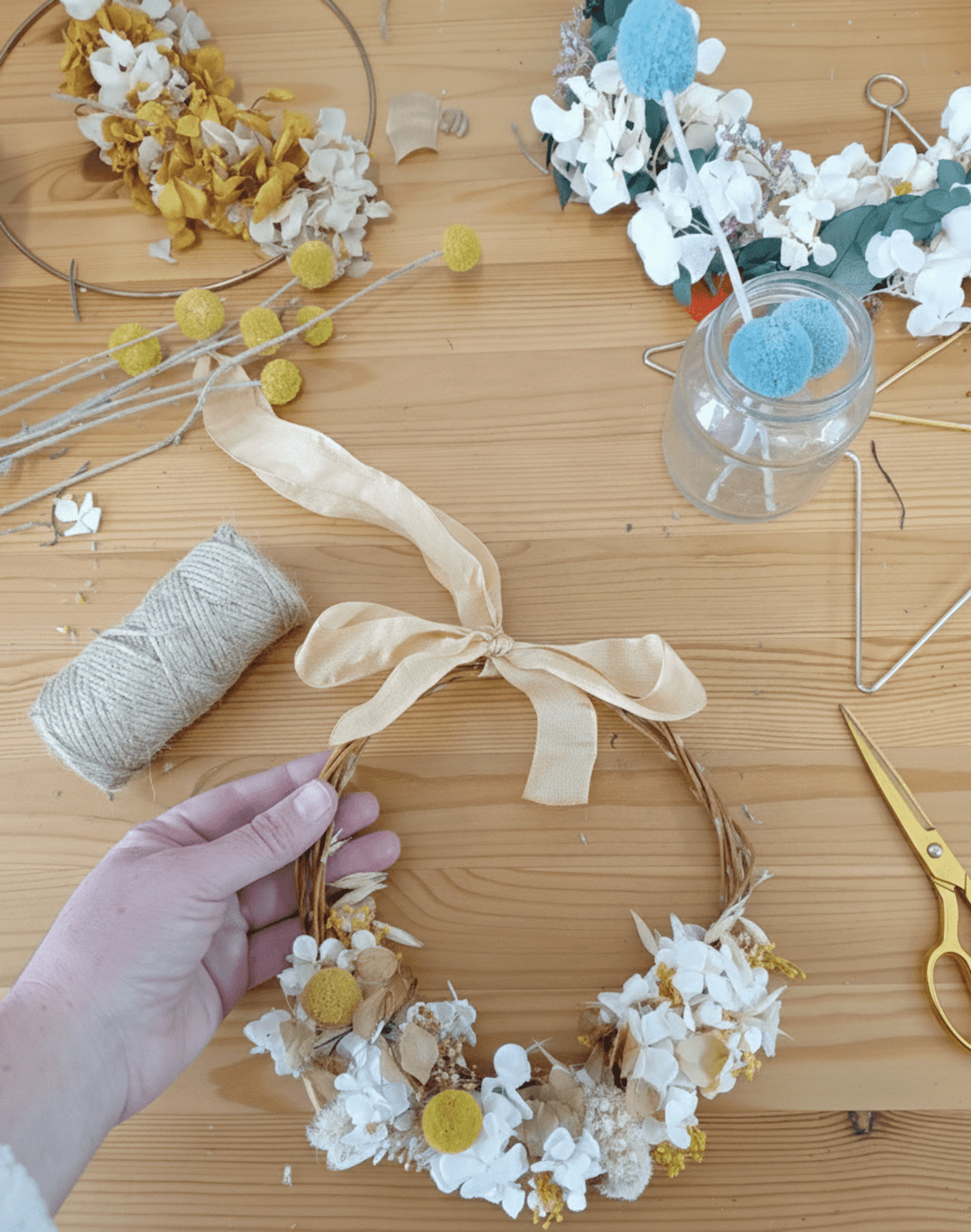 Corona de flores preservadas amarilla - 3