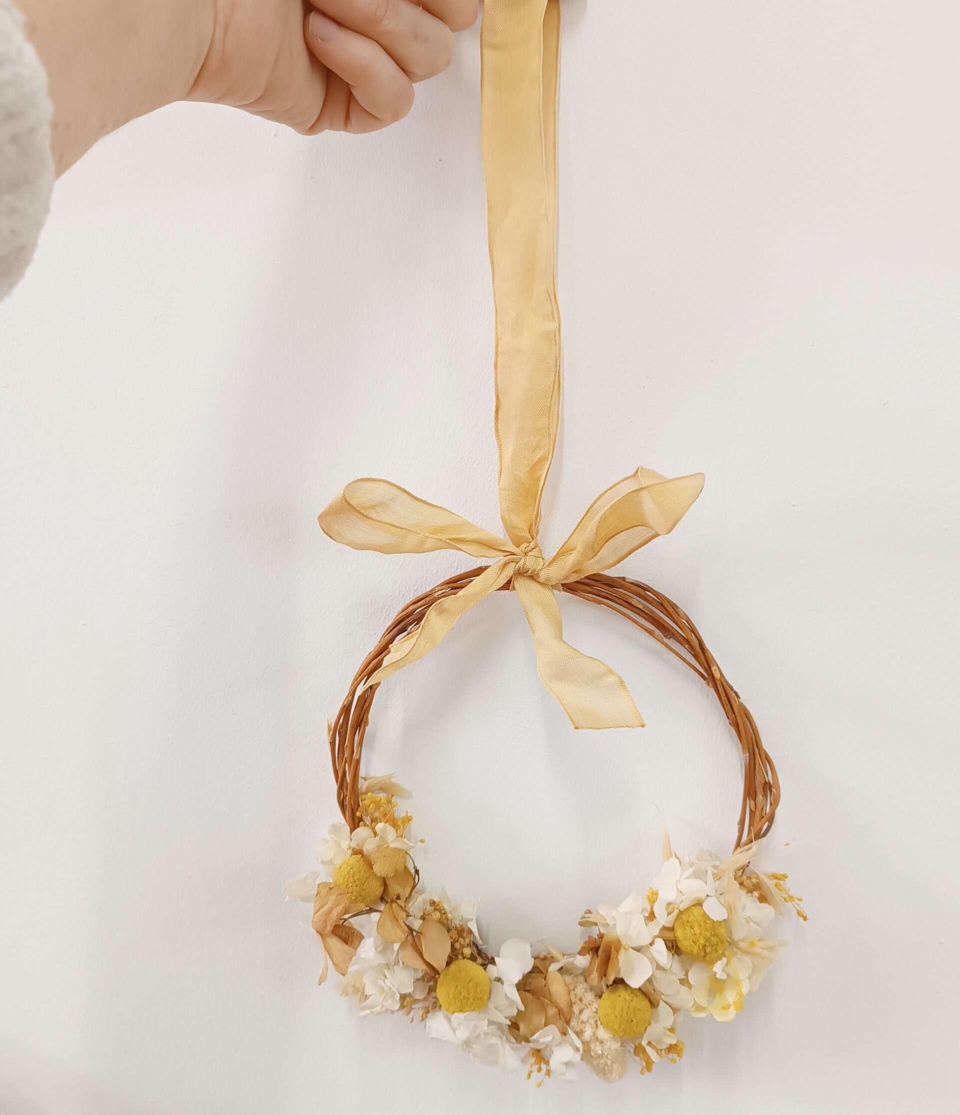 Corona de flores preservadas amarilla - 1